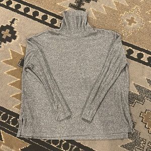 Aerie gray lightweight slouchy spilt hem sweater turtleneck size L